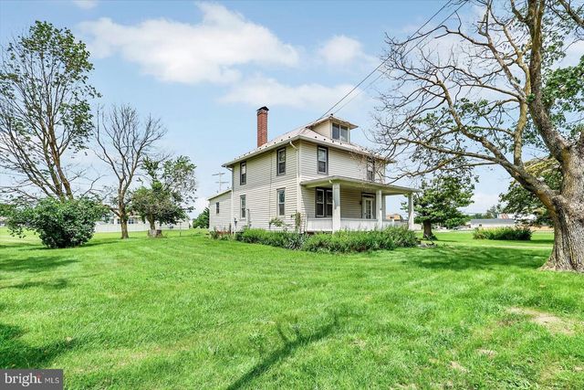 5694 HANOVER RD, Hanover, PA 17331