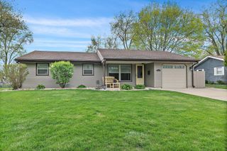 100 Waban Court, Schaumburg, IL 60193