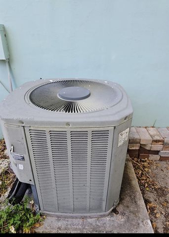 1760 NW 135th St, Miami, FL 33167