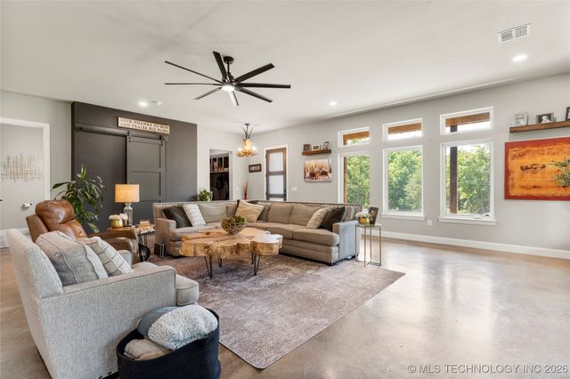 8562 Adams Creek Road, Beggs, OK 74421