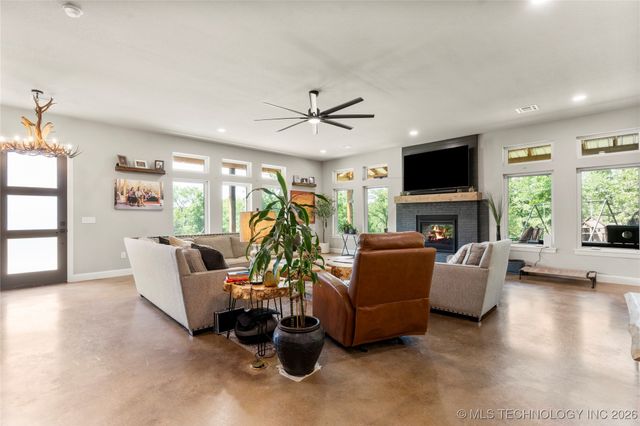 8562 Adams Creek Road, Beggs, OK 74421