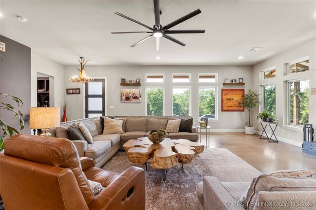 8562 Adams Creek Road, Beggs, OK 74421