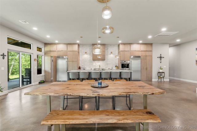 8562 Adams Creek Road, Beggs, OK 74421