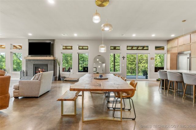 8562 Adams Creek Road, Beggs, OK 74421