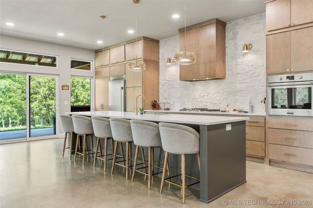 8562 Adams Creek Road, Beggs, OK 74421