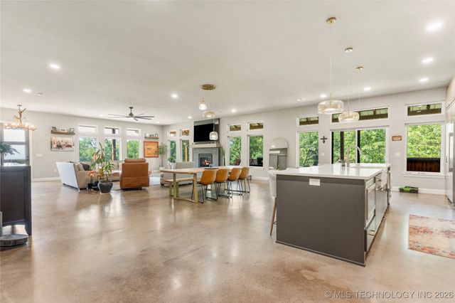 8562 Adams Creek Road, Beggs, OK 74421