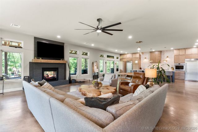 8562 Adams Creek Road, Beggs, OK 74421