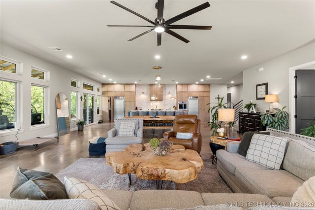 8562 Adams Creek Road, Beggs, OK 74421