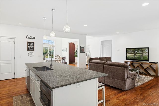 9 Sipala Court, Manorville, NY 11949