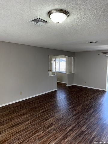 5015 David Scott, Kirby, TX 78219