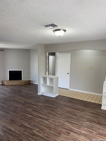 5015 David Scott, Kirby, TX 78219