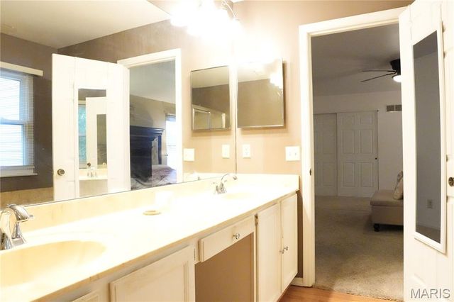 1118 Riverwood Place Drive, St Louis, MO 63031