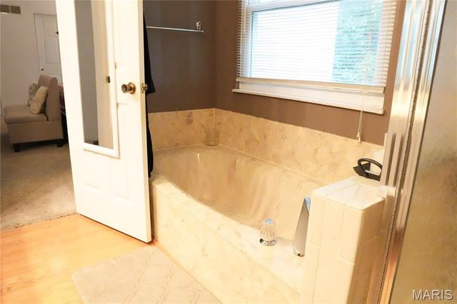 1118 Riverwood Place Drive, St Louis, MO 63031