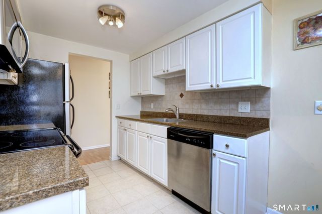 335 Foxwood Lane 335, Milford, CT 06461