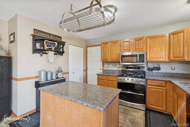 7010 Oakville Waltz Road, Sumpter Township, MI 48117