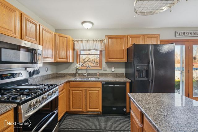 7010 Oakville Waltz Road, Sumpter Township, MI 48117