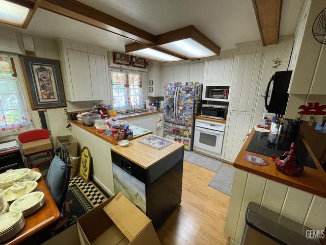 6212 Bel Aire Way, Bakersfield, CA 93309