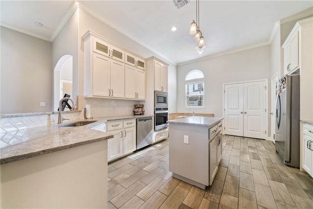 354 Oakdale Dr, Corpus Christi, TX 78418