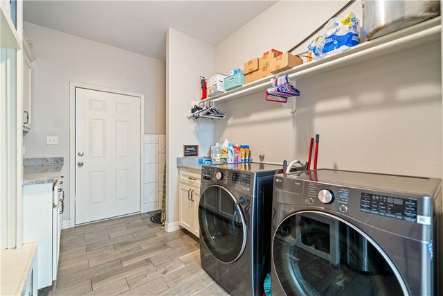 354 Oakdale Dr, Corpus Christi, TX 78418