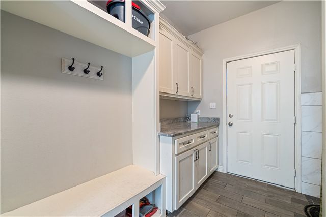 354 Oakdale Dr, Corpus Christi, TX 78418