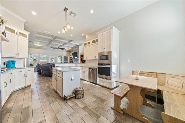 354 Oakdale Dr, Corpus Christi, TX 78418