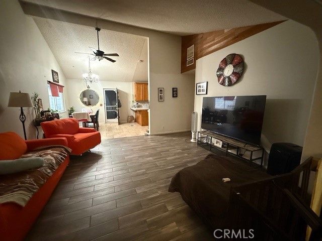 27135 Cabrera, Saugus, CA 91350