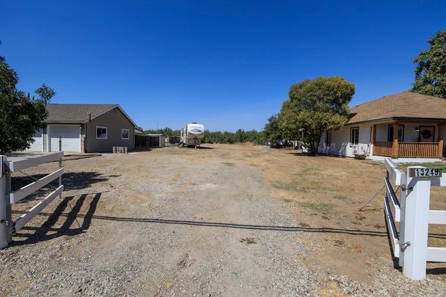 13249 Lake Rd, Hickman, CA 95323