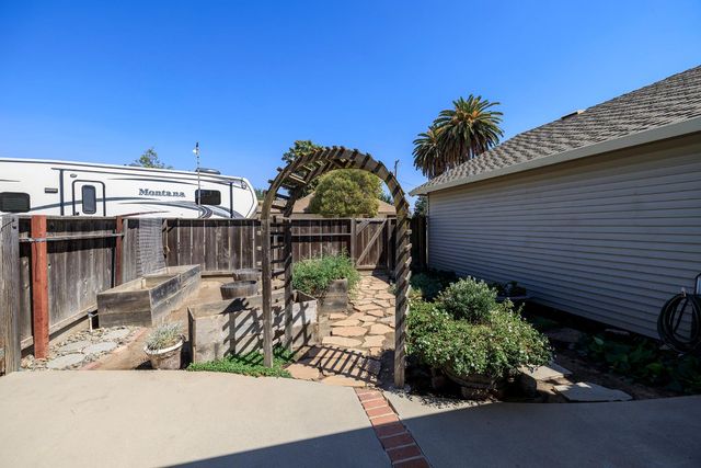 13249 Lake Rd, Hickman, CA 95323