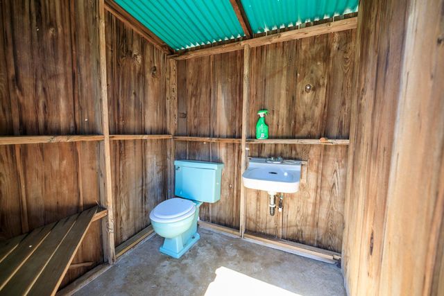 13249 Lake Rd, Hickman, CA 95323