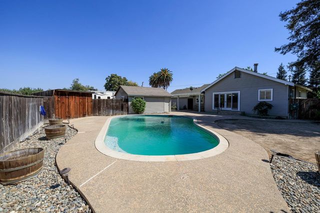 13249 Lake Rd, Hickman, CA 95323