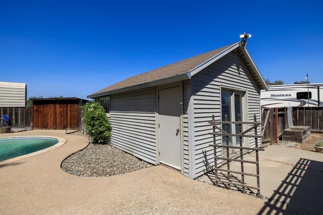 13249 Lake Rd, Hickman, CA 95323