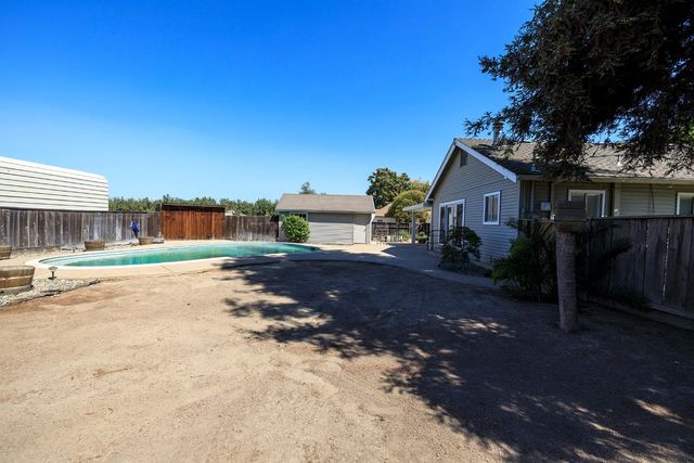 13249 Lake Rd, Hickman, CA 95323