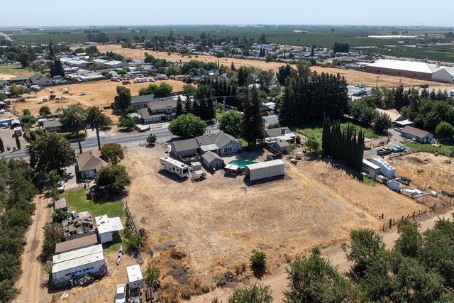 13249 Lake Rd, Hickman, CA 95323