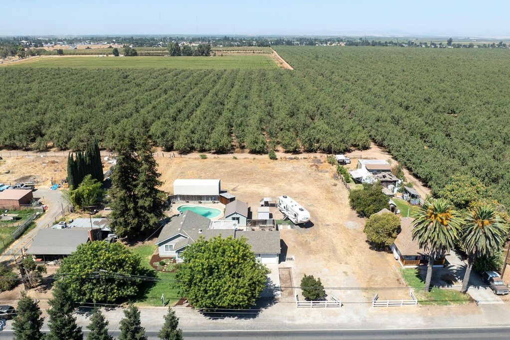 13249 Lake Rd, Hickman, CA 95323