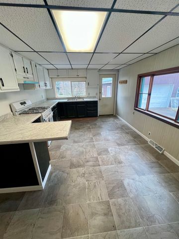 526 Hannah Avenue, Alma, MI 48801