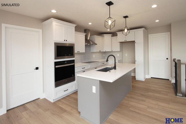 10930 Grantham Drive, Lincoln, NE 68527