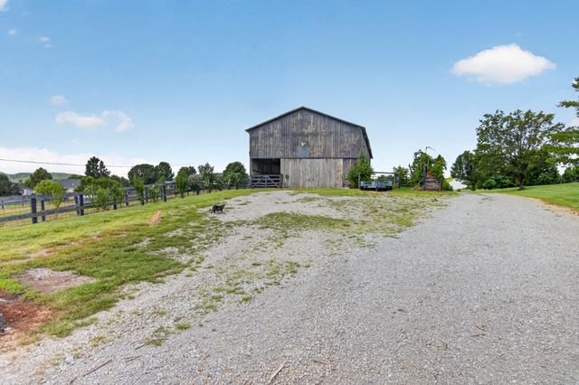 227 Rebecca Lane, Stanford, KY 40484