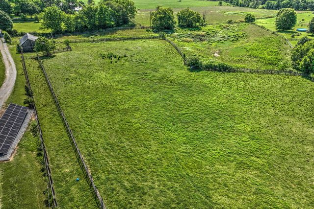 227 Rebecca Lane, Stanford, KY 40484