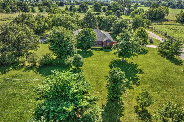 227 Rebecca Lane, Stanford, KY 40484