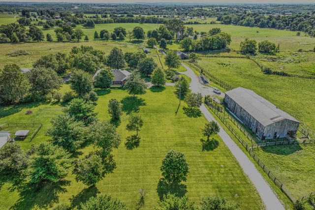 227 Rebecca Lane, Stanford, KY 40484