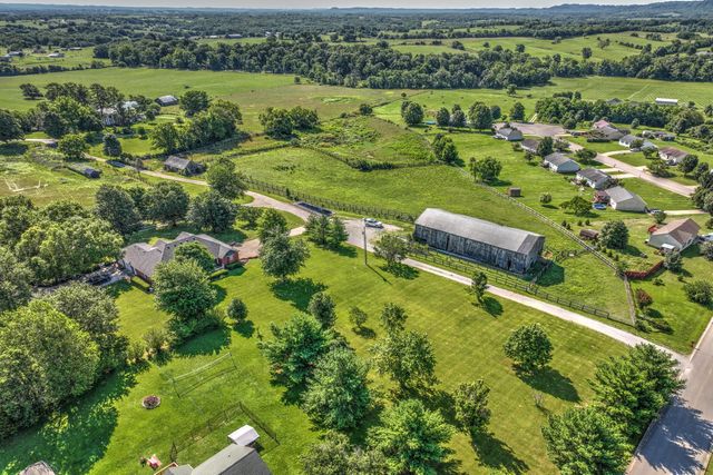 227 Rebecca Lane, Stanford, KY 40484