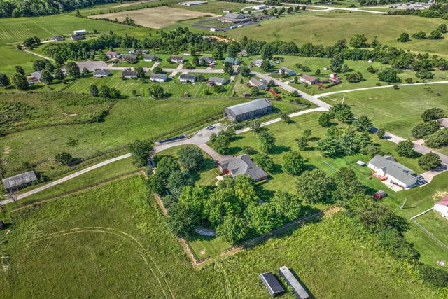 227 Rebecca Lane, Stanford, KY 40484