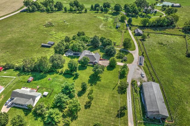 227 Rebecca Lane, Stanford, KY 40484