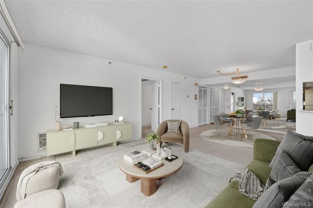 10 Stewart Place 4BE, White Plains, NY 10603