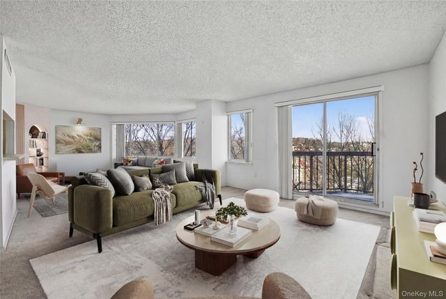 10 Stewart Place 4BE, White Plains, NY 10603