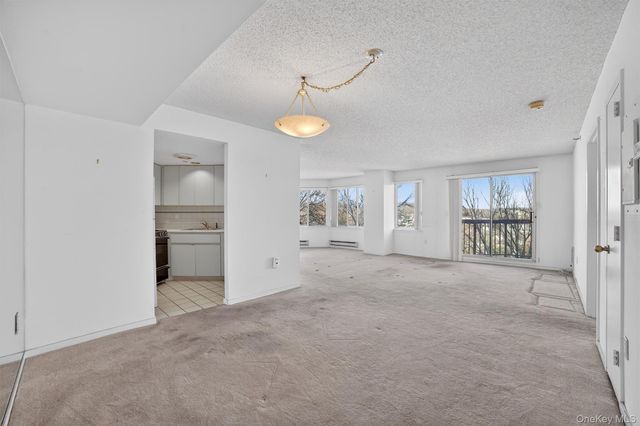 10 Stewart Place 4BE, White Plains, NY 10603