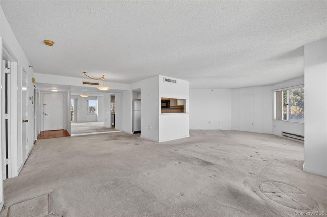 10 Stewart Place 4BE, White Plains, NY 10603