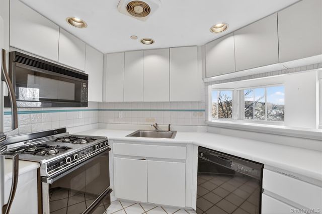 10 Stewart Place 4BE, White Plains, NY 10603