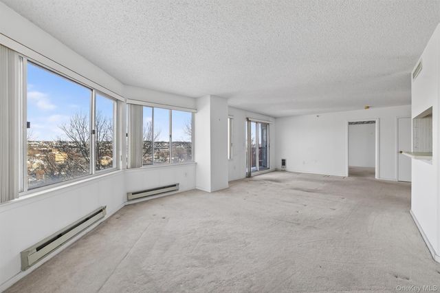 10 Stewart Place 4BE, White Plains, NY 10603