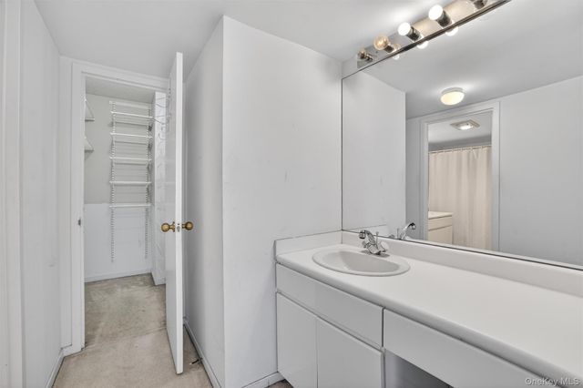 10 Stewart Place 4BE, White Plains, NY 10603